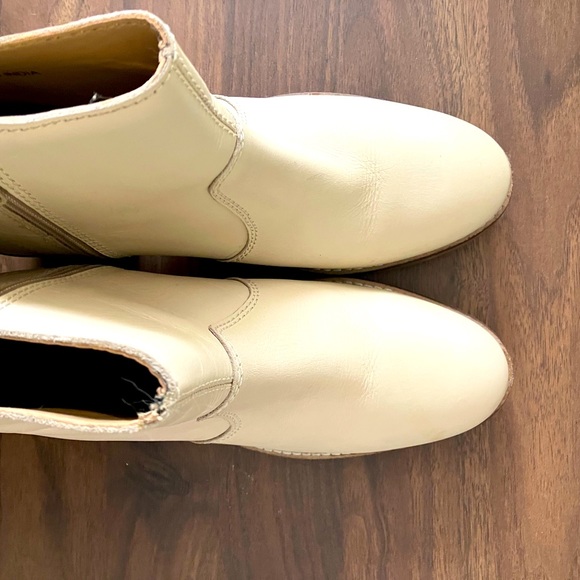 ❤️ Cowboy-inspired leather booties - Picture 2 of 5